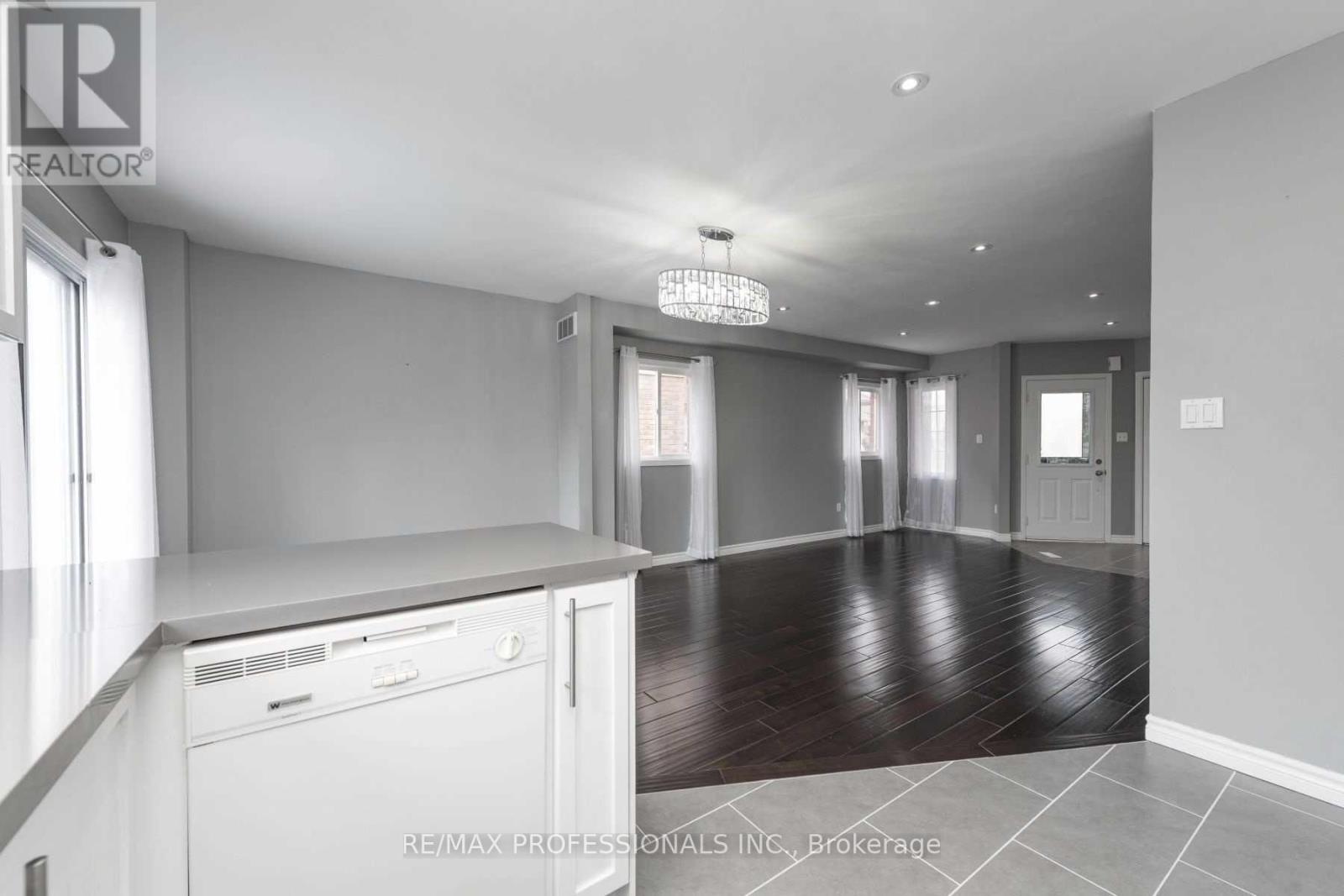 1362 Brookstar Drive, Oakville, Ontario  L6M 3W1 - Photo 15 - W13181302