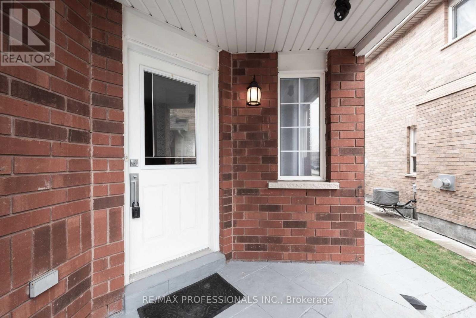 1362 Brookstar Drive, Oakville, Ontario  L6M 3W1 - Photo 2 - W13181302