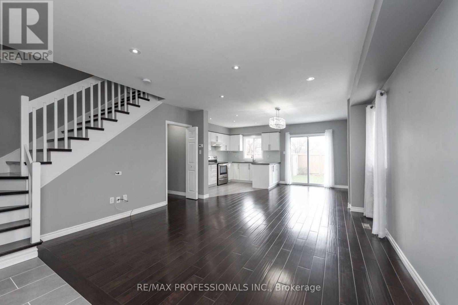 1362 Brookstar Drive, Oakville, Ontario  L6M 3W1 - Photo 6 - W13181302