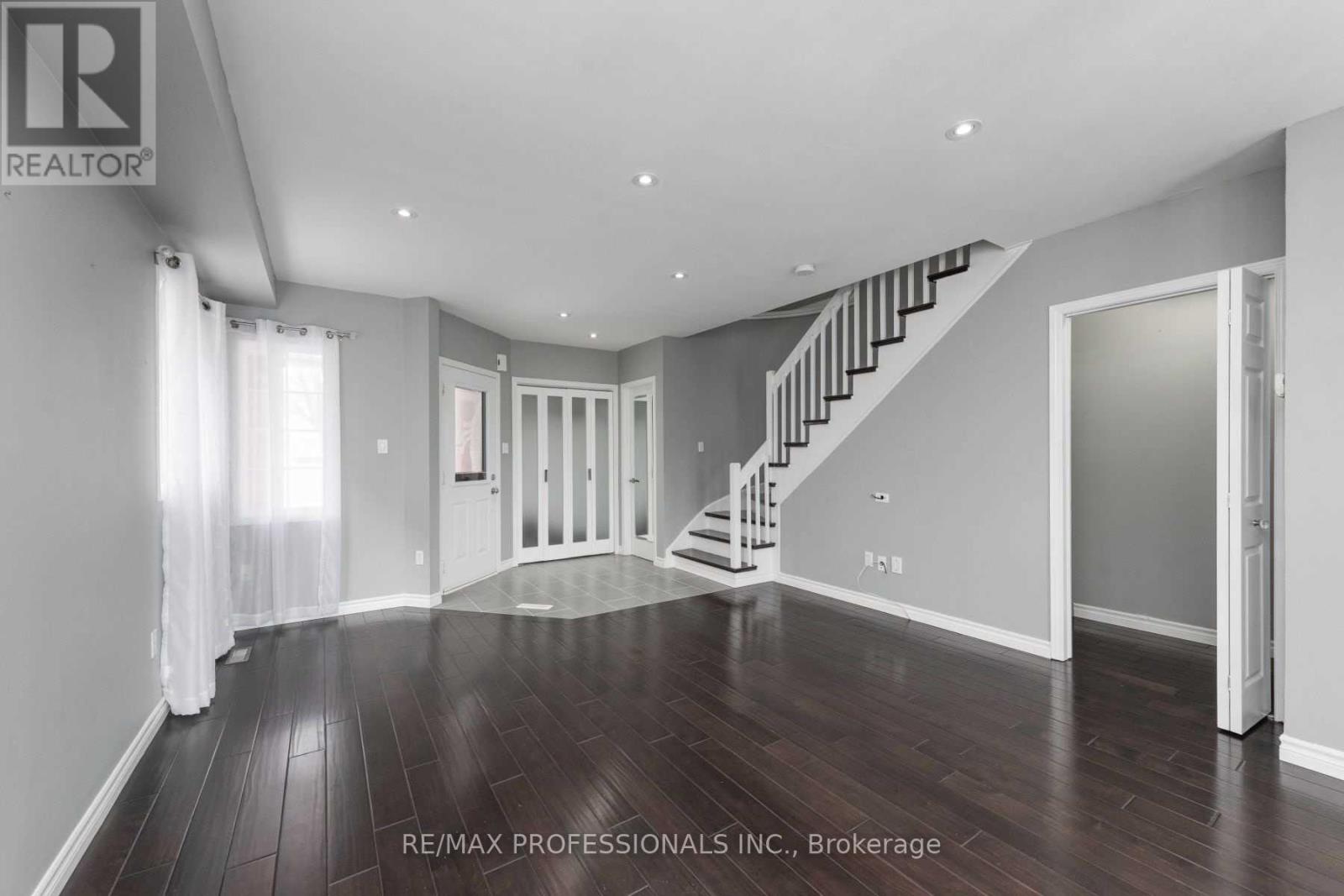 1362 Brookstar Drive, Oakville, Ontario  L6M 3W1 - Photo 7 - W13181302