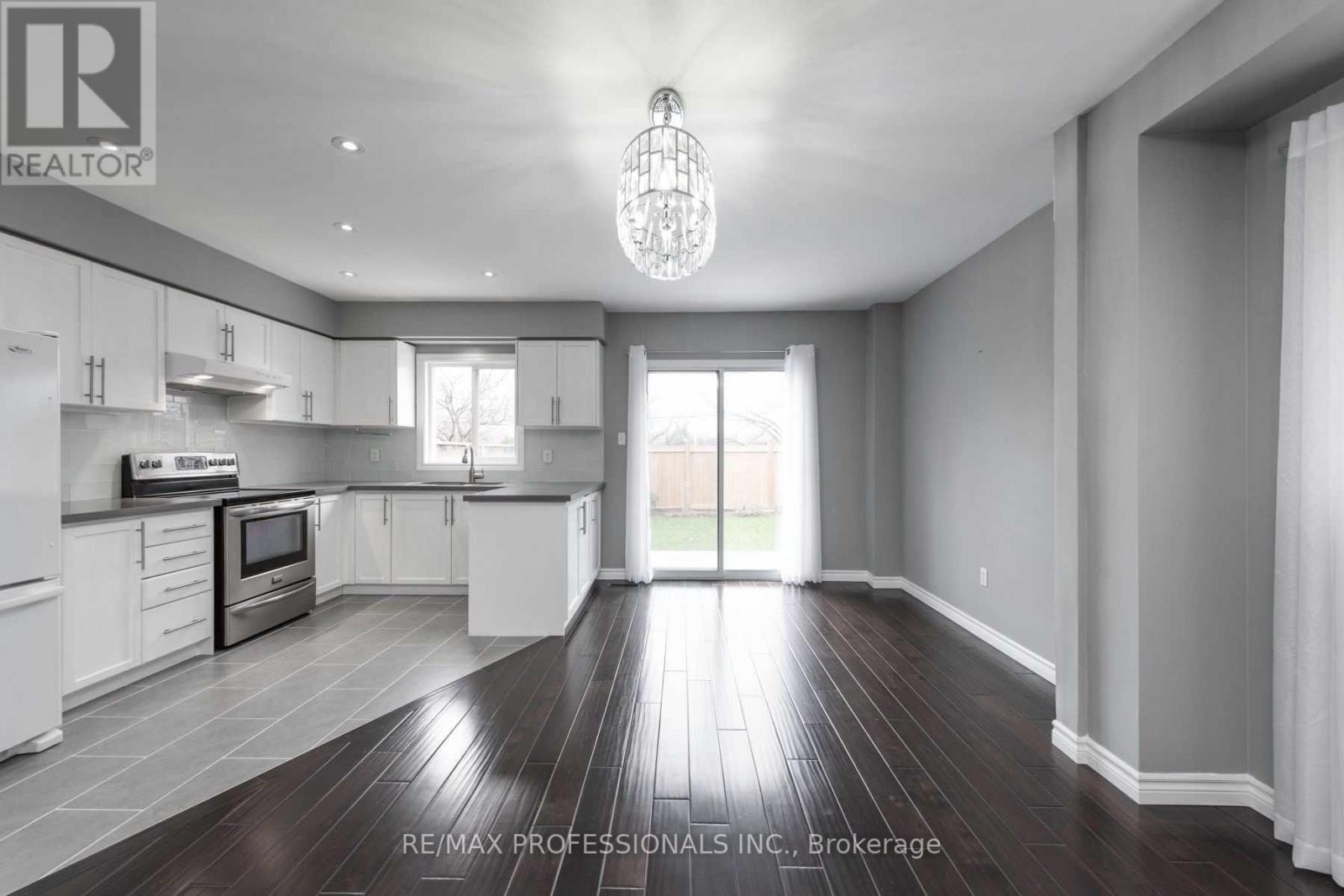 1362 Brookstar Drive, Oakville, Ontario  L6M 3W1 - Photo 8 - W13181302