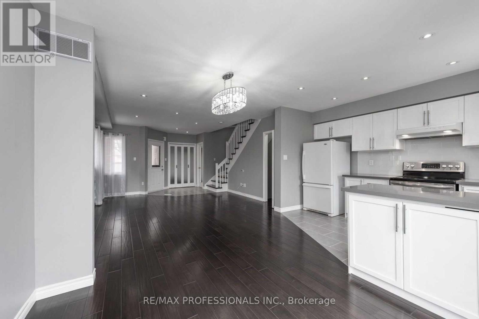 1362 Brookstar Drive, Oakville, Ontario  L6M 3W1 - Photo 9 - W13181302