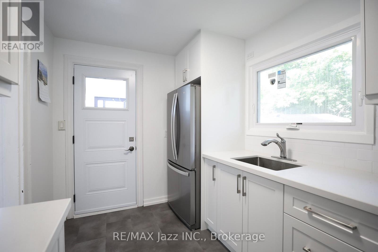 368 Buena Vista Avenue, Oshawa, Ontario  L1J 2M5 - Photo 3 - E13181564