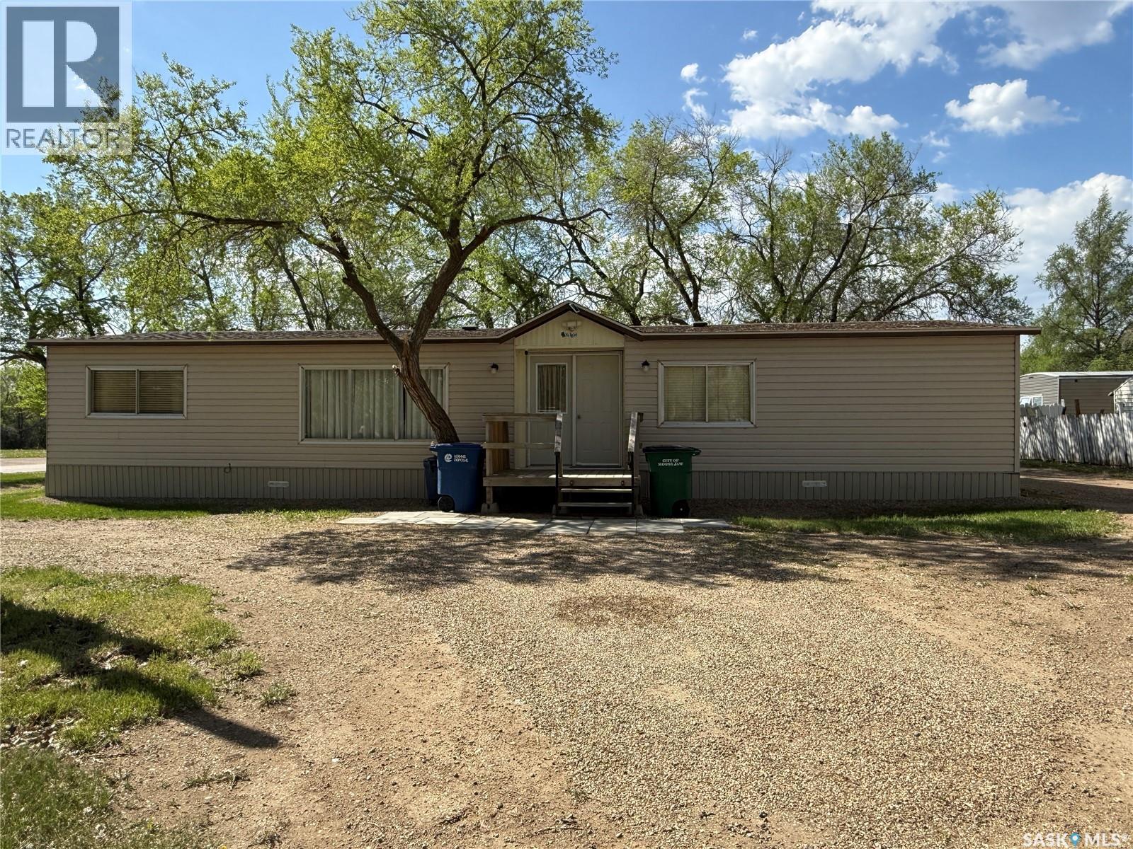G1 1455 9th Avenue Ne, Moose Jaw, Saskatchewan  S6J 1C6 - Photo 2 - SK037222