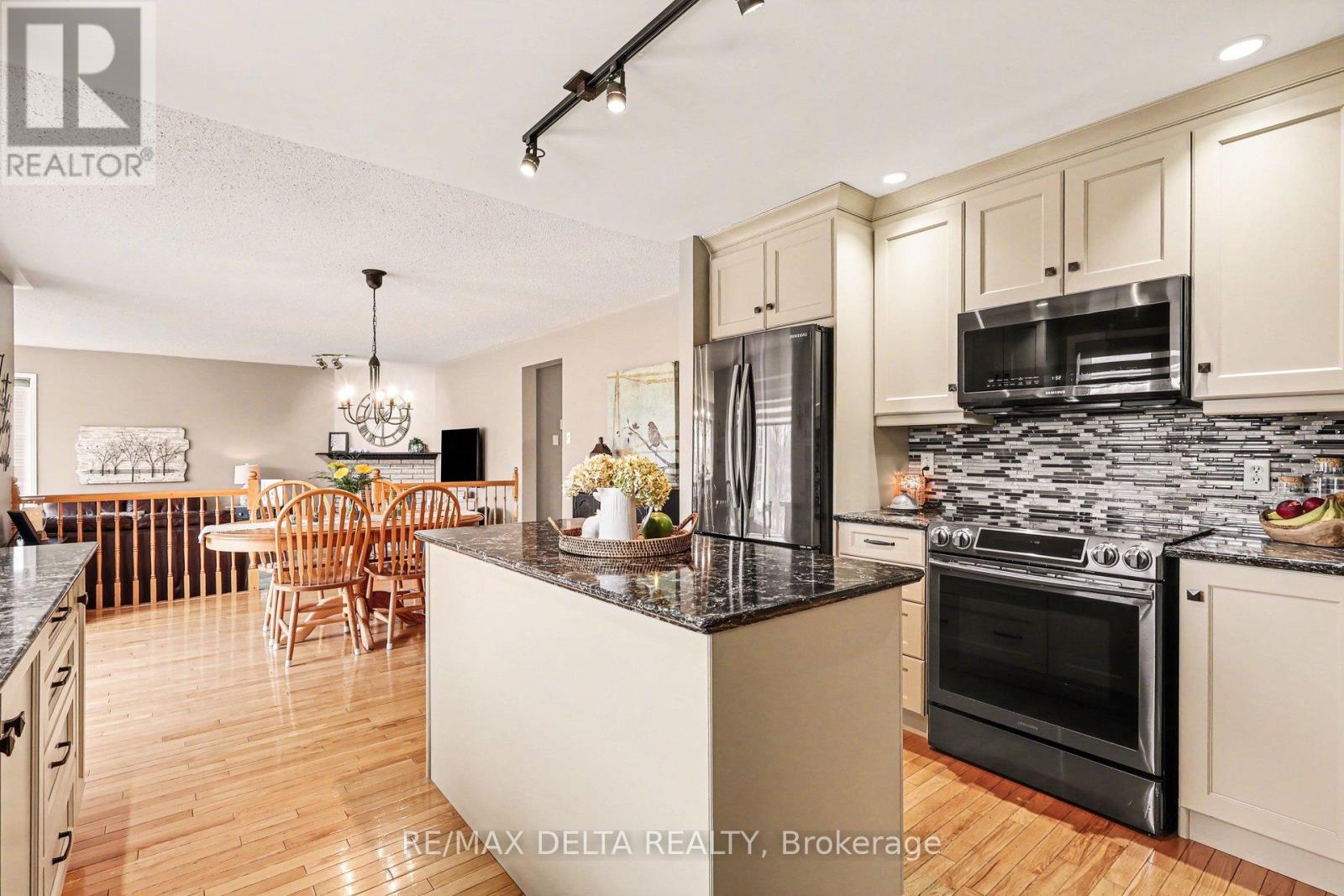 10532 Main Street, North Dundas, Ontario  K0E 1W0 - Photo 18 - X13181468