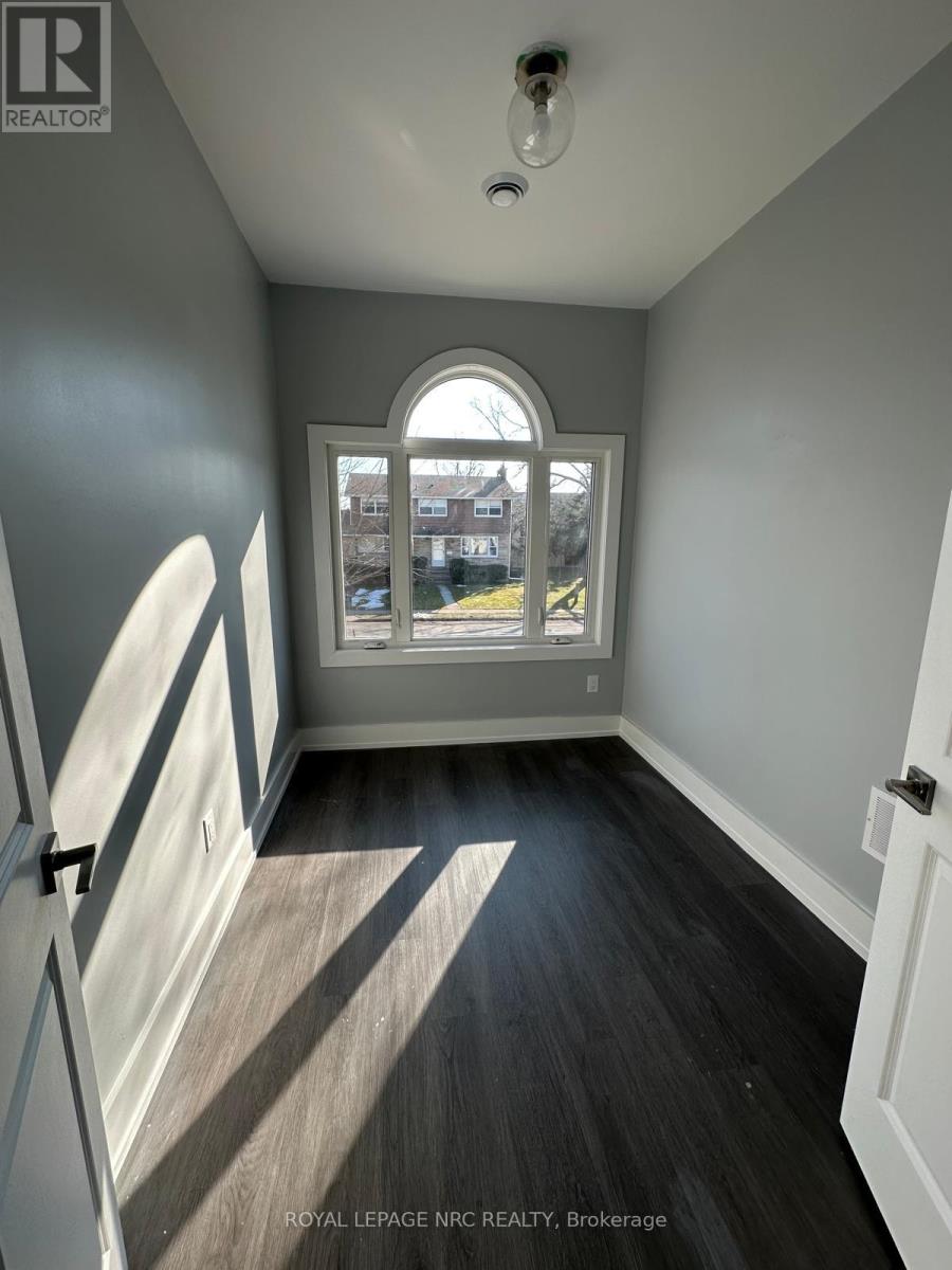 Lower - 58 Griffith Street, Welland (Welland Downtown), Ontario  L3B 4G6 - Photo 2 - X13181538