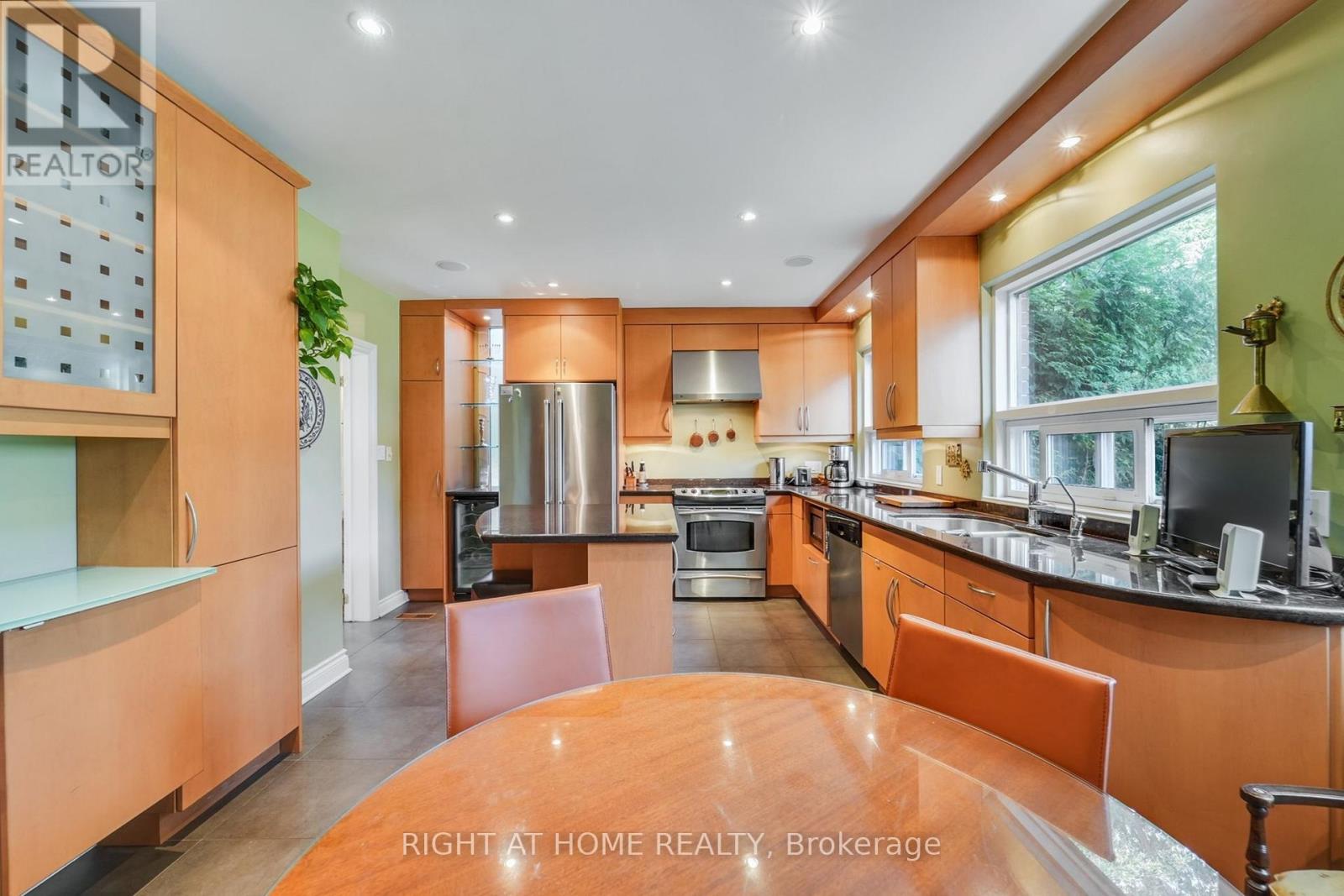 25 Clarendon Avenue, Toronto, Ontario  M4V 1H8 - Photo 15 - C13181560