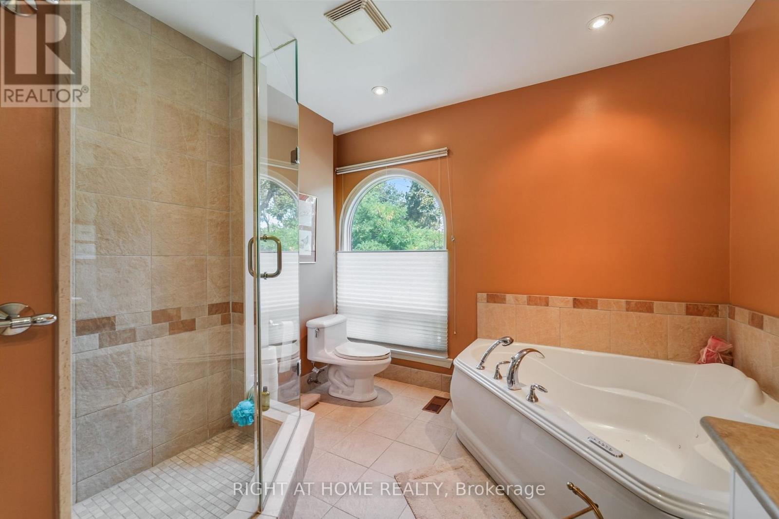 25 Clarendon Avenue, Toronto, Ontario  M4V 1H8 - Photo 25 - C13181560