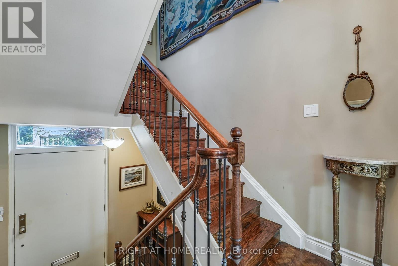 25 Clarendon Avenue, Toronto, Ontario  M4V 1H8 - Photo 4 - C13181560