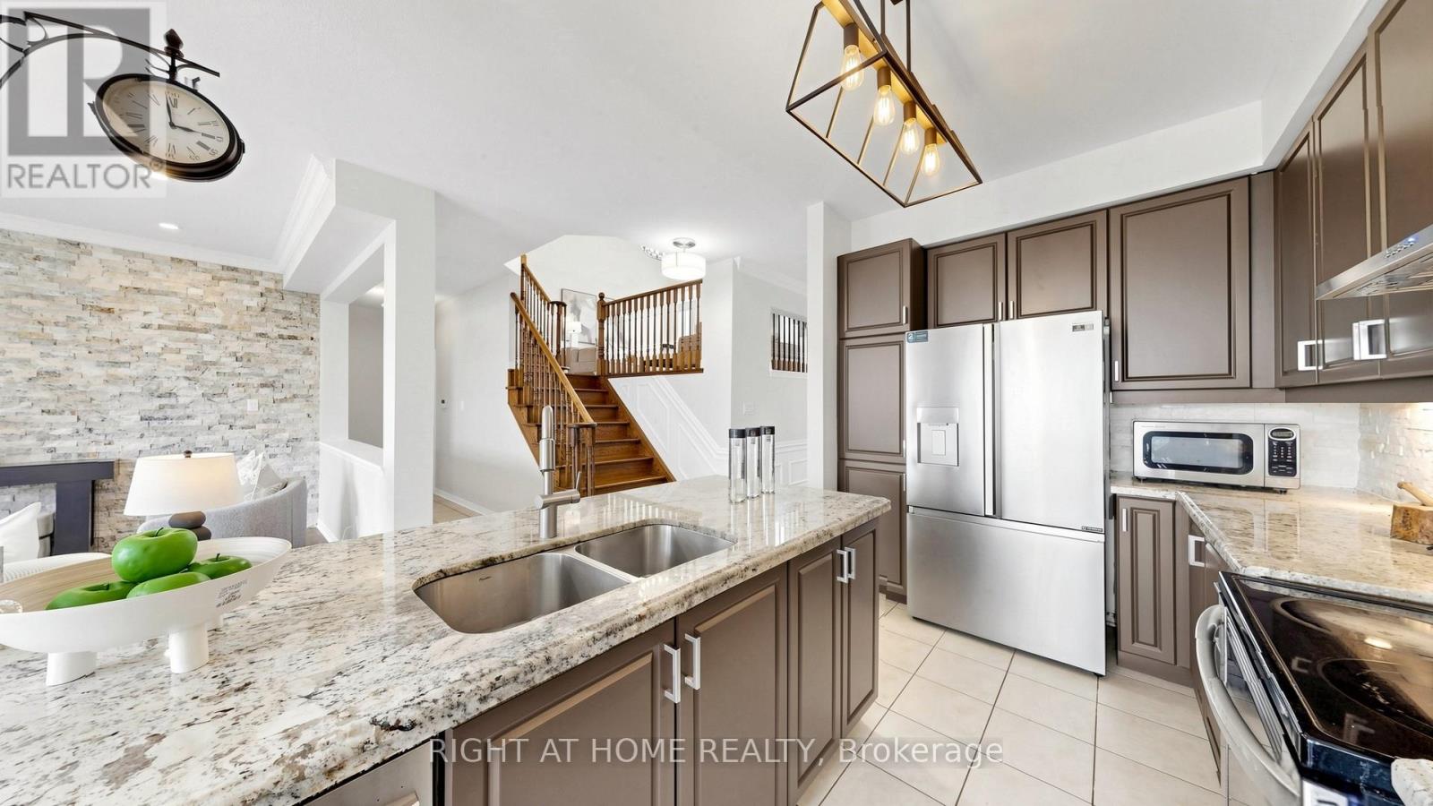22 Byram Downs Street, Ajax, Ontario  L1Z 1R5 - Photo 14 - E13181488