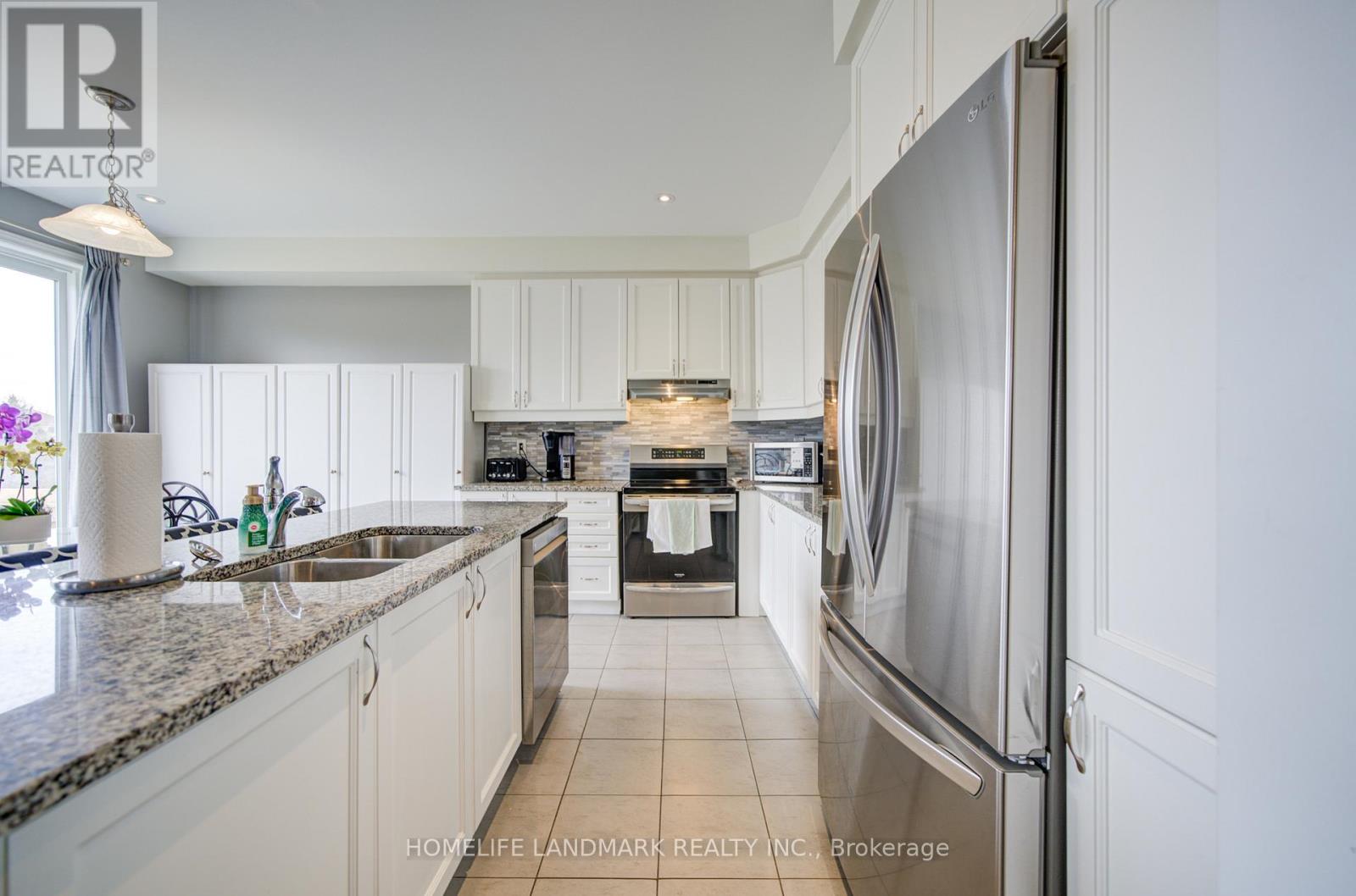 106 Barkerville Drive, Whitby, Ontario  L1P 0L8 - Photo 15 - E13181524