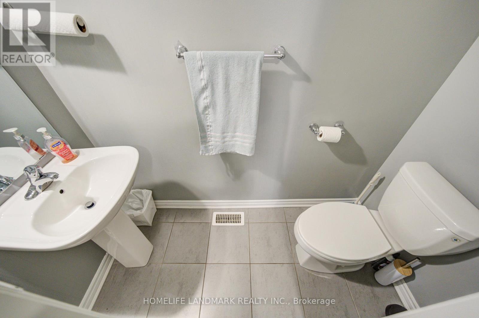 106 Barkerville Drive, Whitby, Ontario  L1P 0L8 - Photo 17 - E13181524
