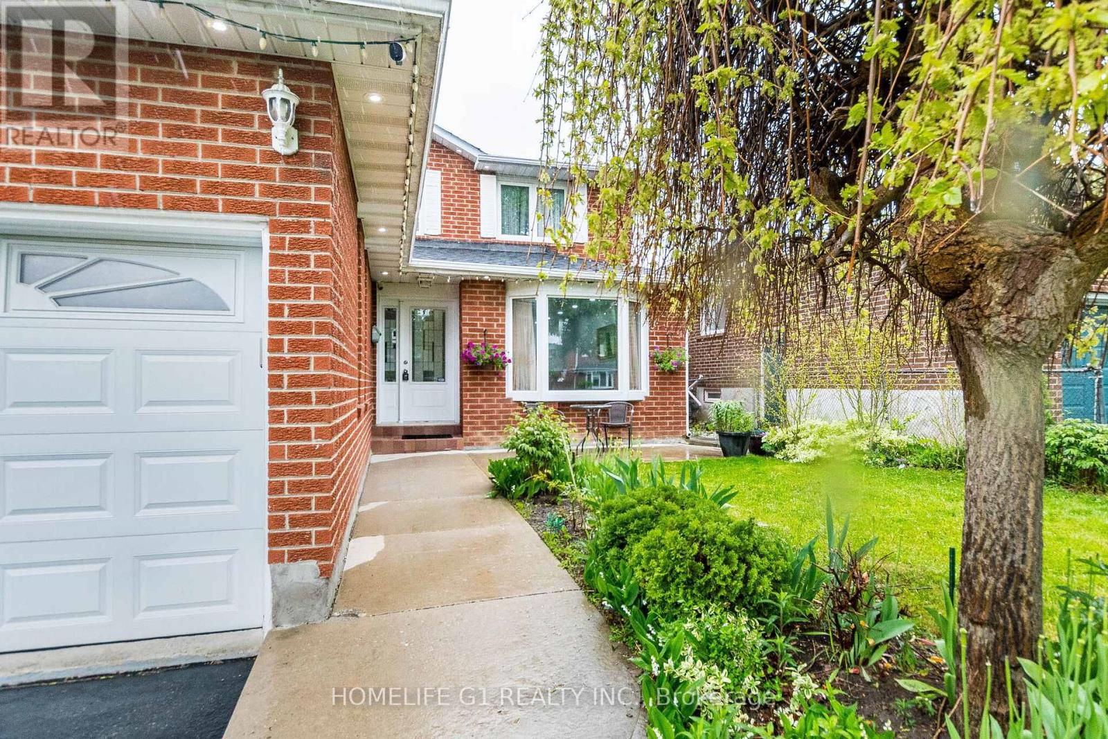 92 Reynier Drive, Brampton, Ontario  L6Z 1M1 - Photo 4 - W13181494