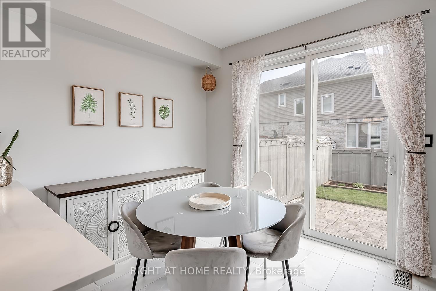2033 Trawden Way, Oakville, Ontario  L6M 0M2 - Photo 13 - W13181550