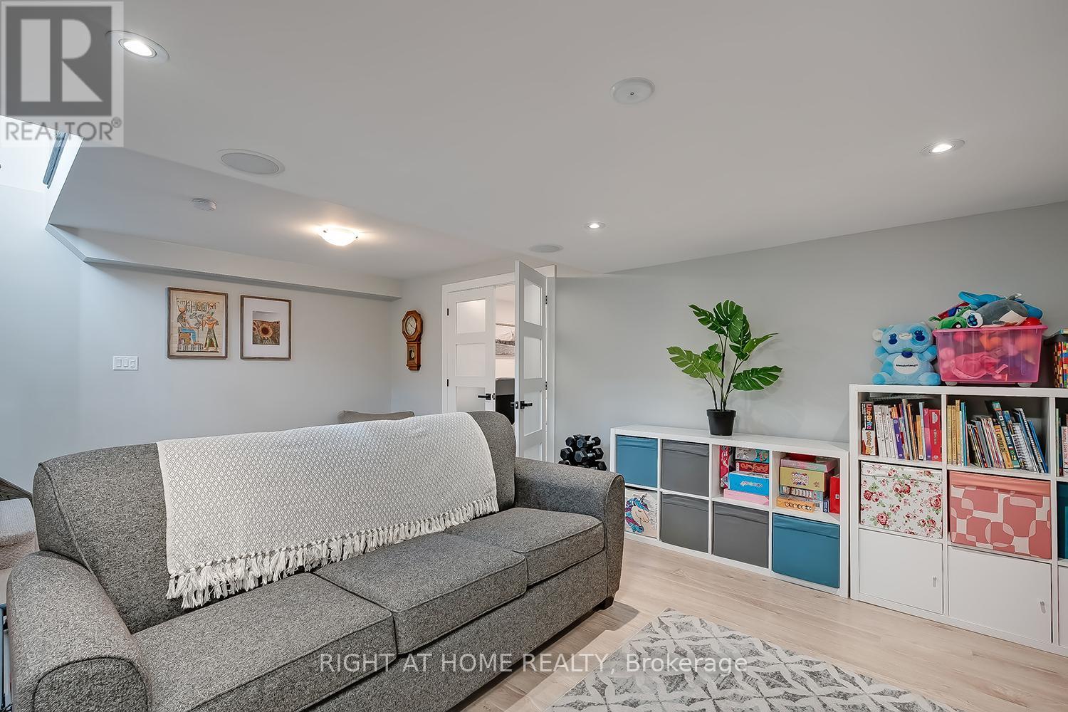 2033 Trawden Way, Oakville, Ontario  L6M 0M2 - Photo 25 - W13181550