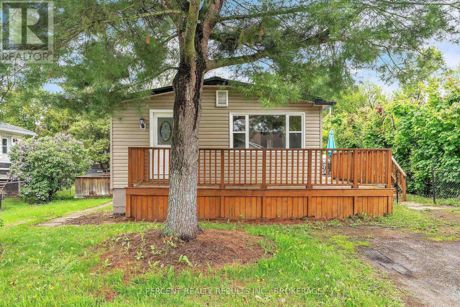 479 Henrietta Street, Gananoque, Ontario  K7G 1X8 - Photo 2 - X13181636