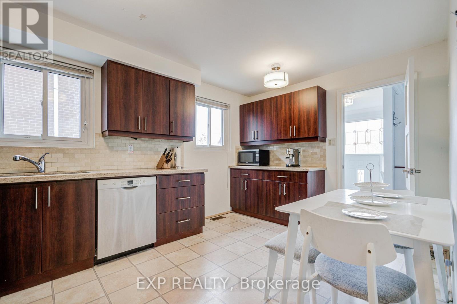 124 Chipwood Crescent, Toronto, Ontario  M2J 3X7 - Photo 8 - C13181600