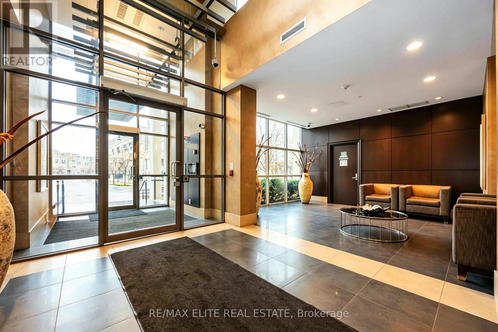 201 - 1 Upper Duke Crescent, Markham, Ontario  L6G 0B6 - Photo 4 - N13181756