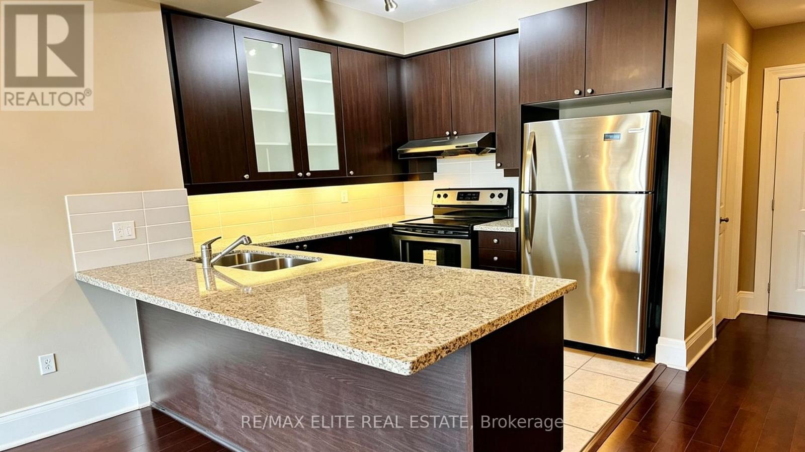 201 - 1 Upper Duke Crescent, Markham, Ontario  L6G 0B6 - Photo 6 - N13181756