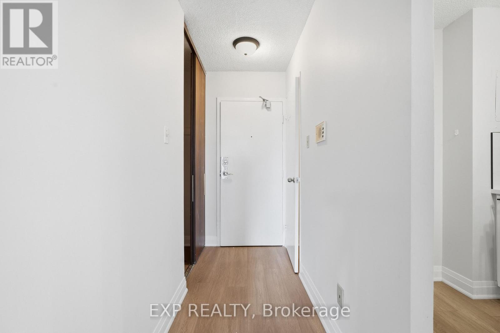 1005 - 975 Warwick Court, Burlington, Ontario  L7T 3Z7 - Photo 4 - W13181612