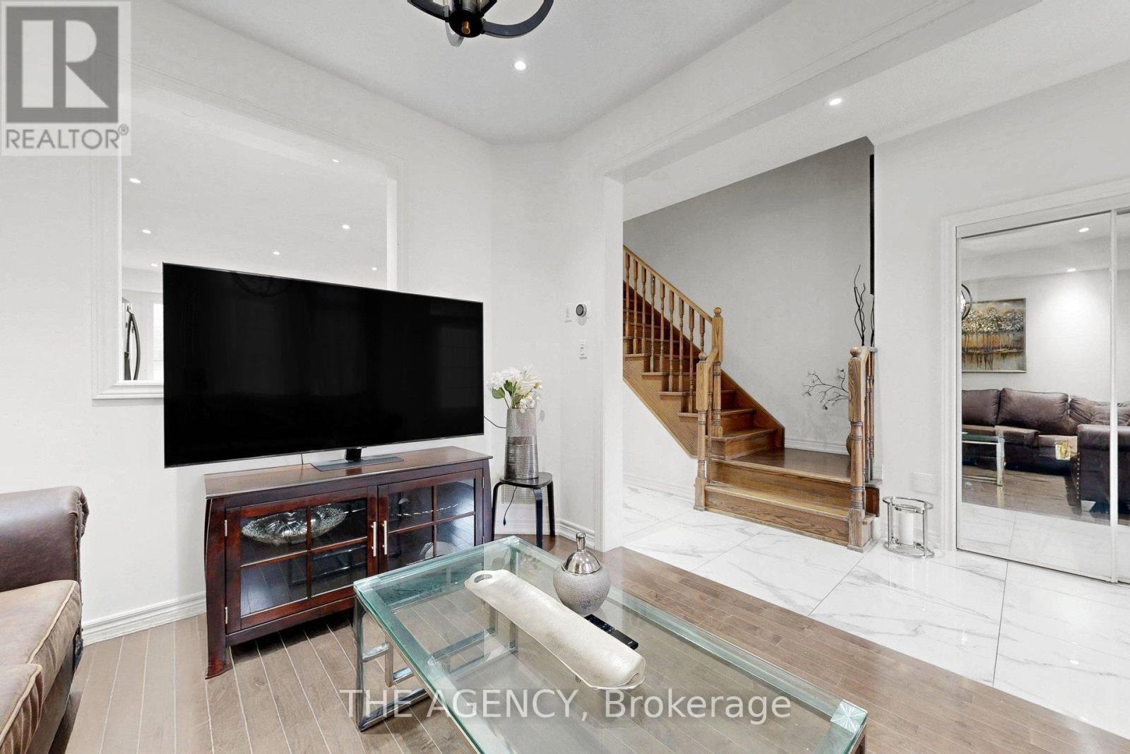152 Remembrance Road, Brampton, Ontario  L7A 4X1 - Photo 7 - W13181692
