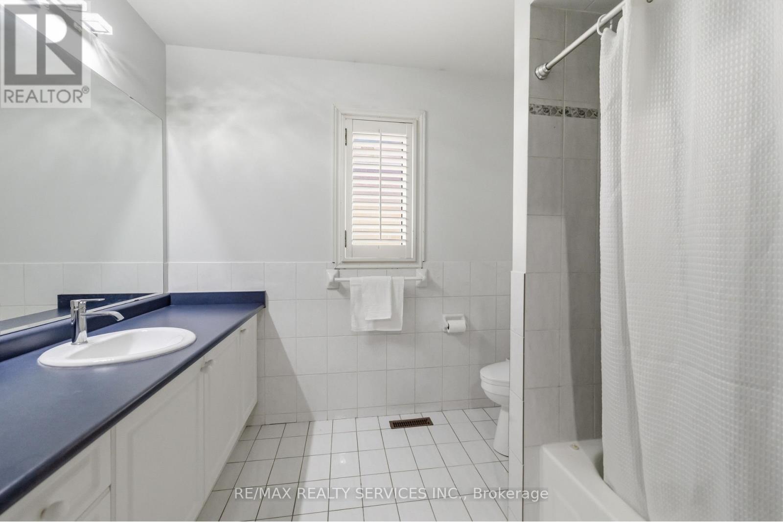 8 Pacific Wind Crescent, Brampton, Ontario  L6R 1Z9 - Photo 19 - W13181760
