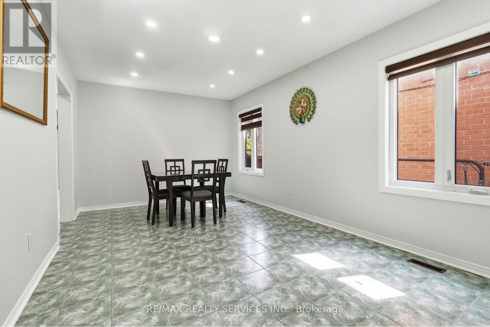 8 Pacific Wind Crescent, Brampton, Ontario  L6R 1Z9 - Photo 5 - W13181760