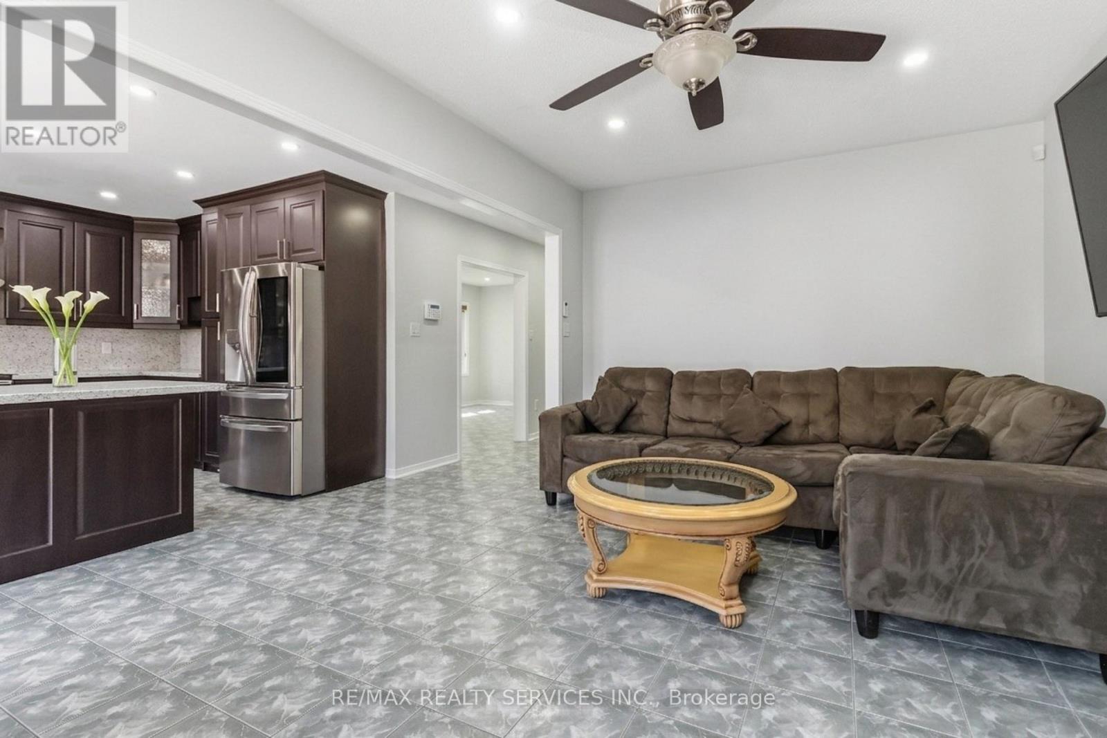 8 Pacific Wind Crescent, Brampton, Ontario  L6R 1Z9 - Photo 7 - W13181760