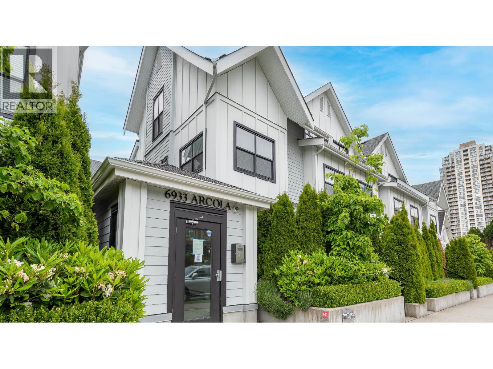 201 6933 Arcola Street, Burnaby, British Columbia  V5E 1H5 - Photo 1 - R3128015