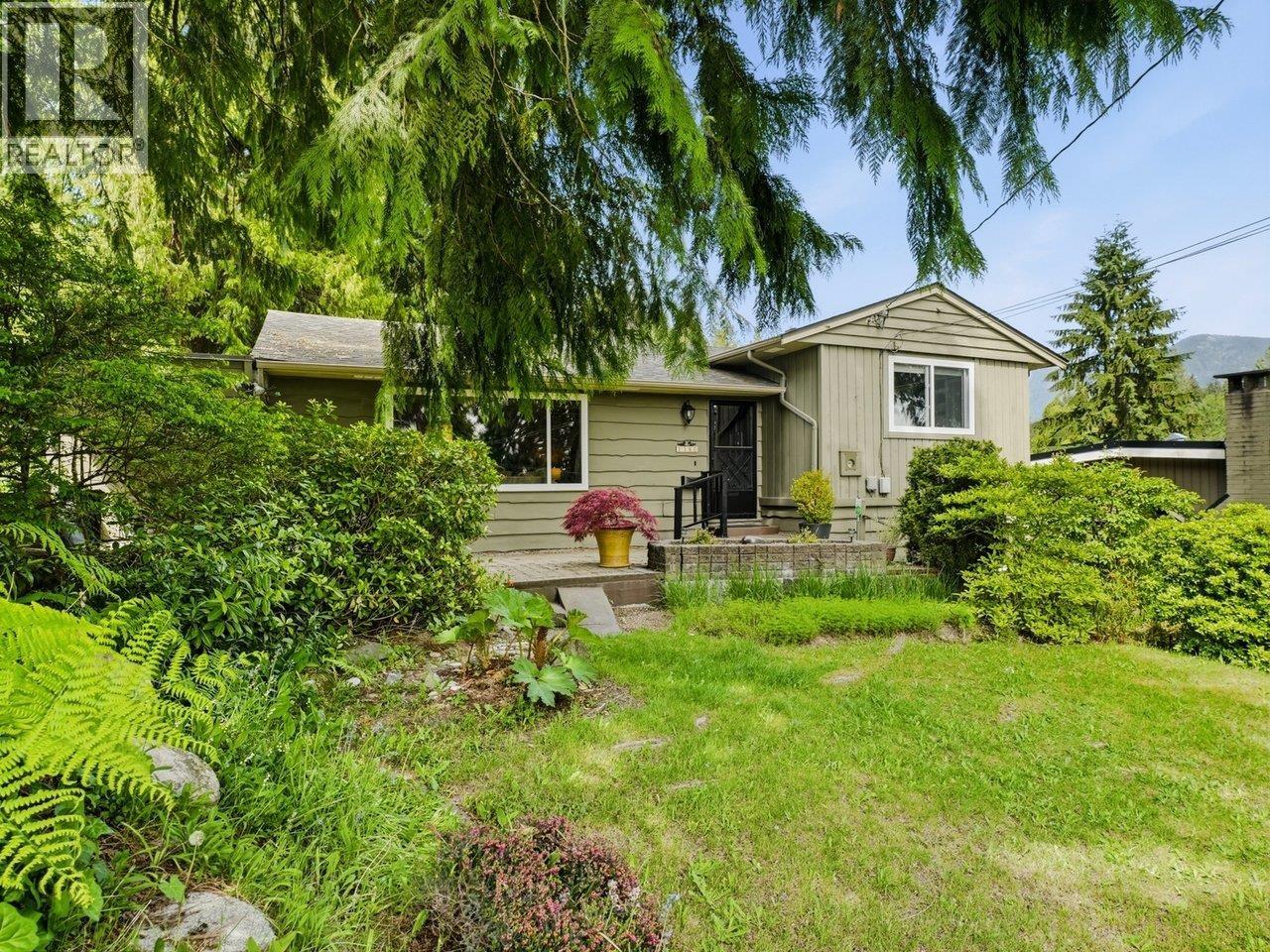 1380 Coleman Street, North Vancouver, British Columbia  V7K 1W6 - Photo 2 - R3123311