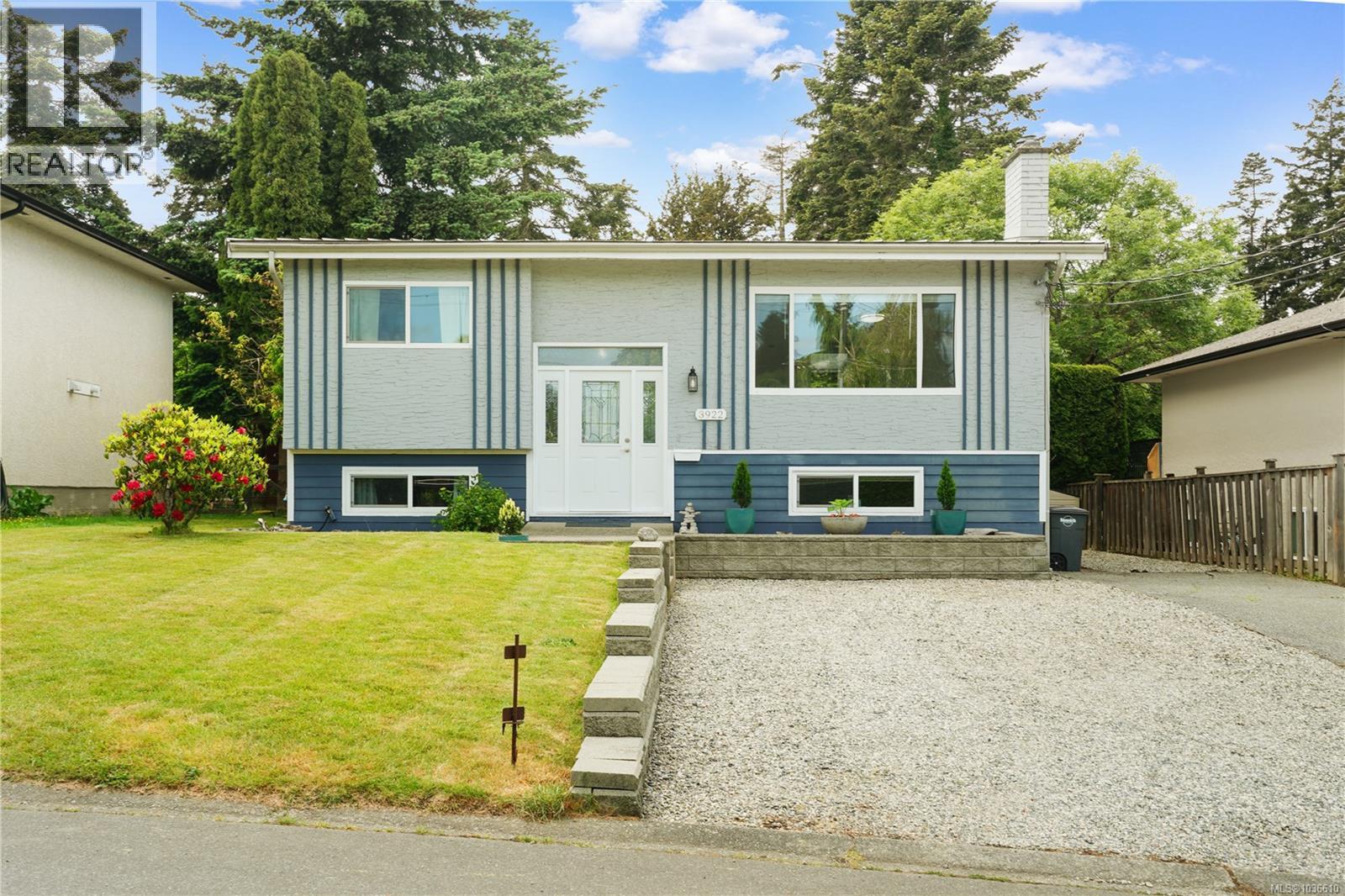 3922 Anton St, Saanich, British Columbia  V8Z 4M3 - Photo 1 - 1036610