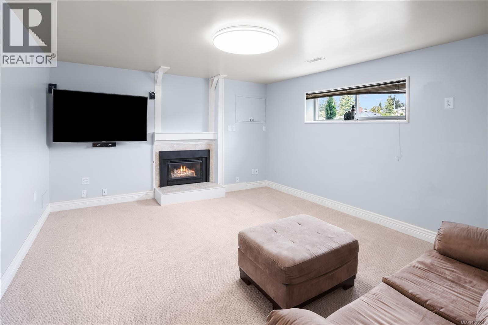 3922 Anton St, Saanich, British Columbia  V8Z 4M3 - Photo 16 - 1036610