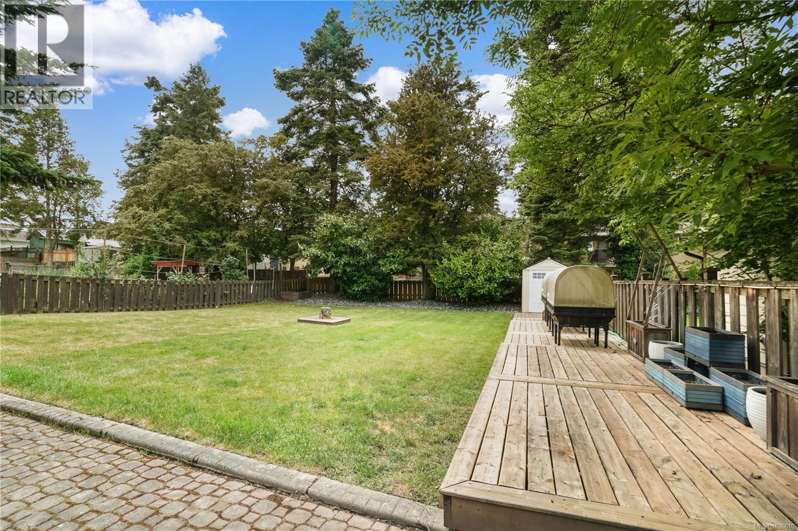 3922 Anton St, Saanich, British Columbia  V8Z 4M3 - Photo 24 - 1036610