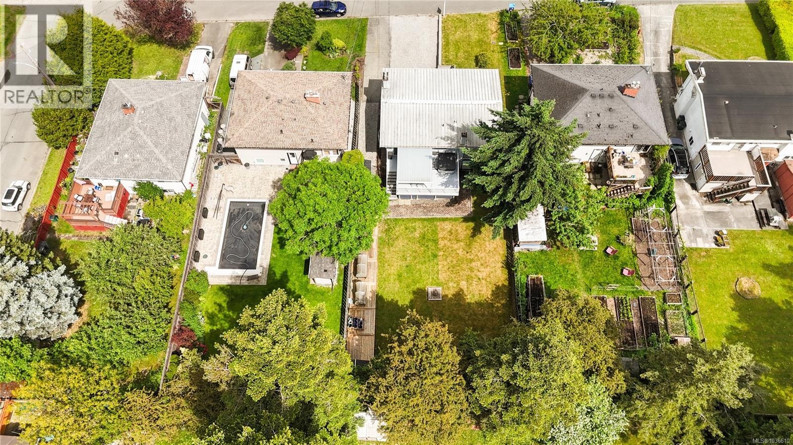 3922 Anton St, Saanich, British Columbia  V8Z 4M3 - Photo 32 - 1036610