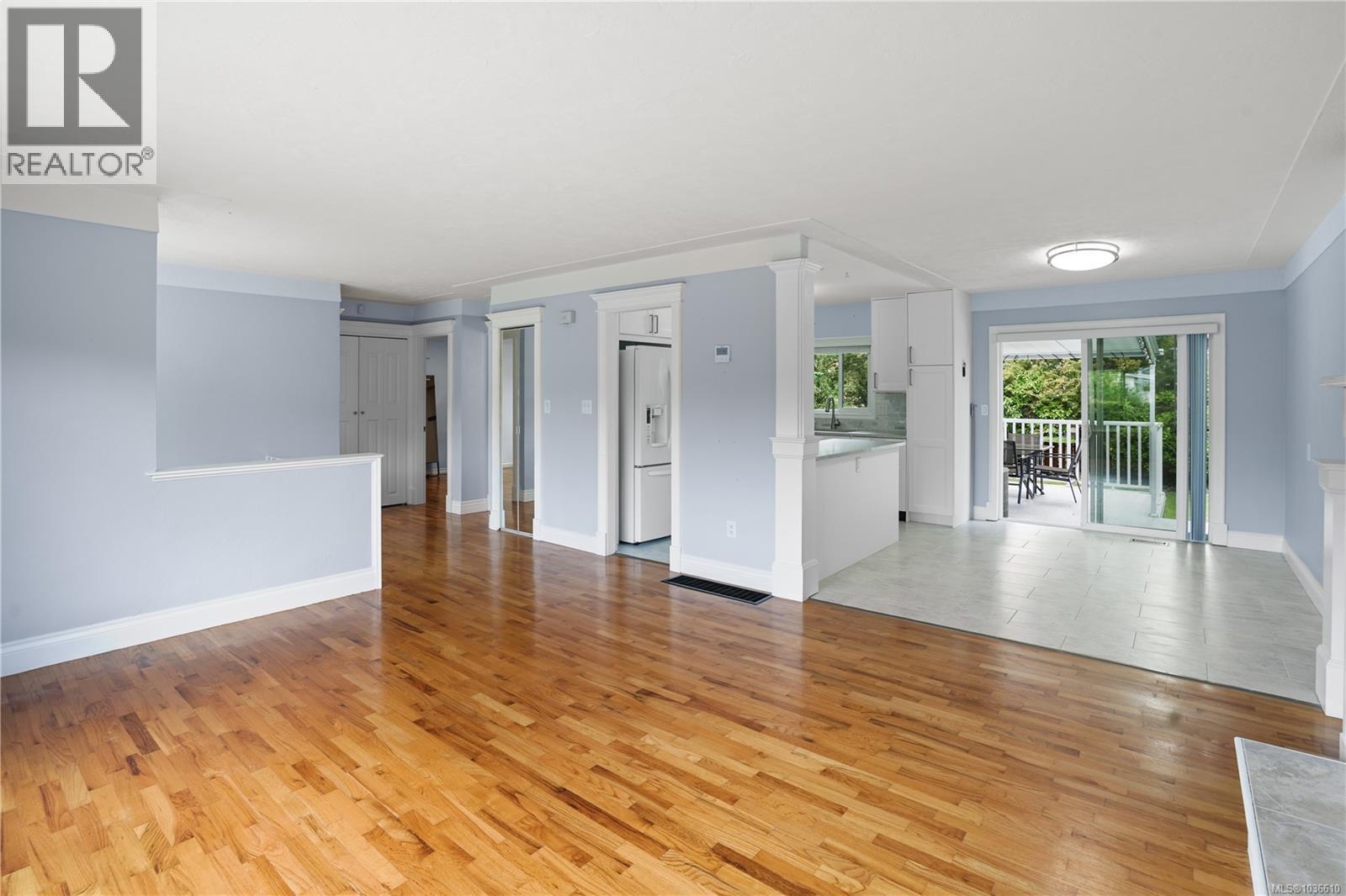 3922 Anton St, Saanich, British Columbia  V8Z 4M3 - Photo 8 - 1036610