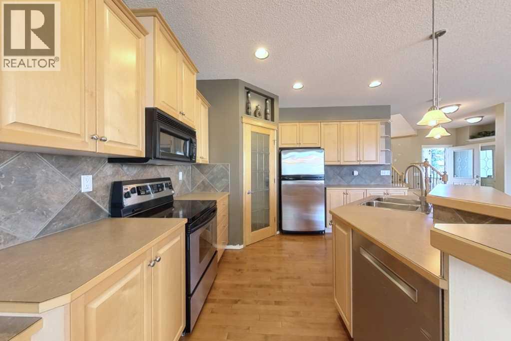 39 Simcoe Terrace Sw, Calgary, Alberta  T3H 4S3 - Photo 8 - A2313210