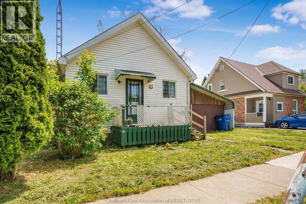 MLS# 26011776: 8 Gray STREET, Chatham, Canada