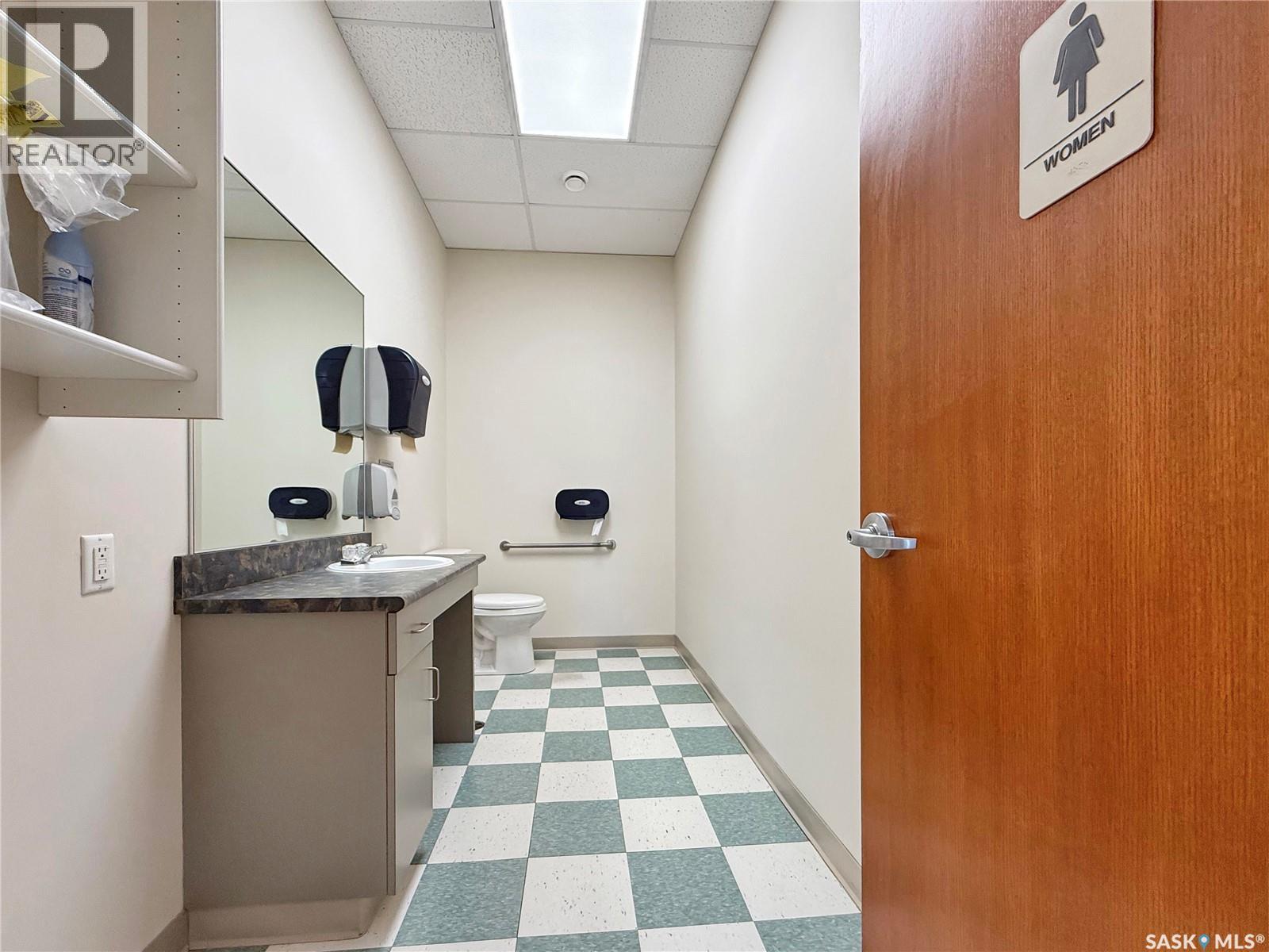 7&8 1071 Central Avenue, Swift Current, Saskatchewan  S9H 2A8 - Photo 22 - SK036864
