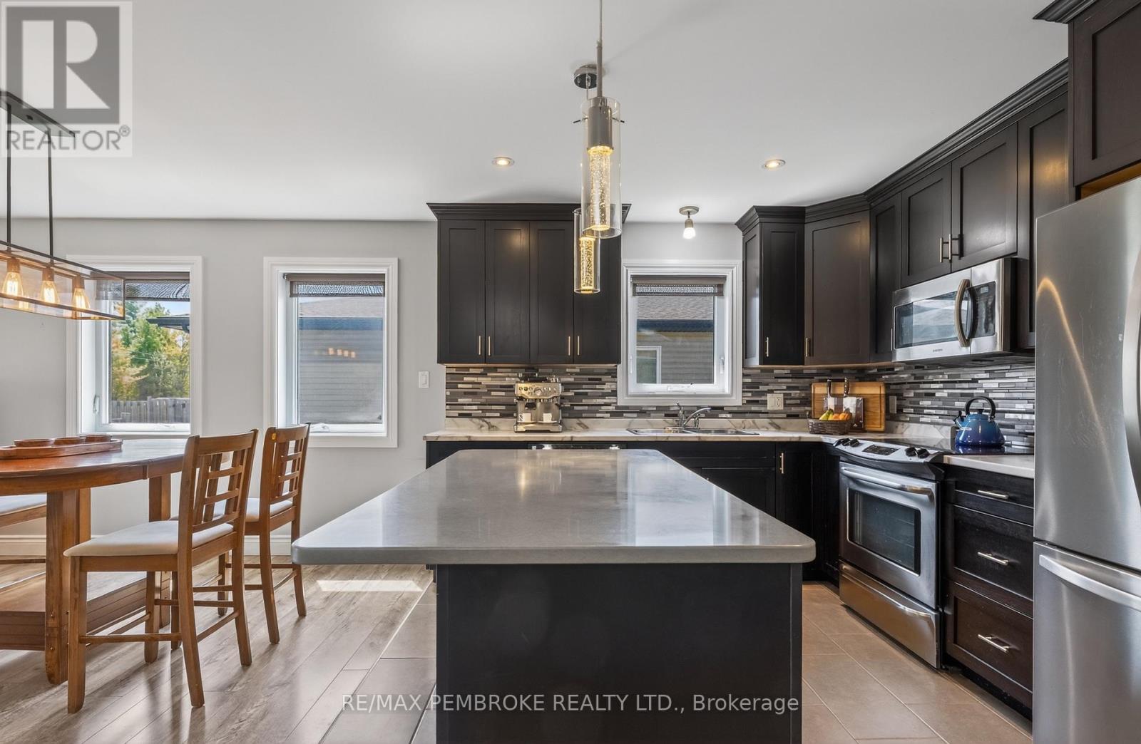 27 Noble Crescent, Petawawa, Ontario  K8H 0G1 - Photo 11 - X13182006
