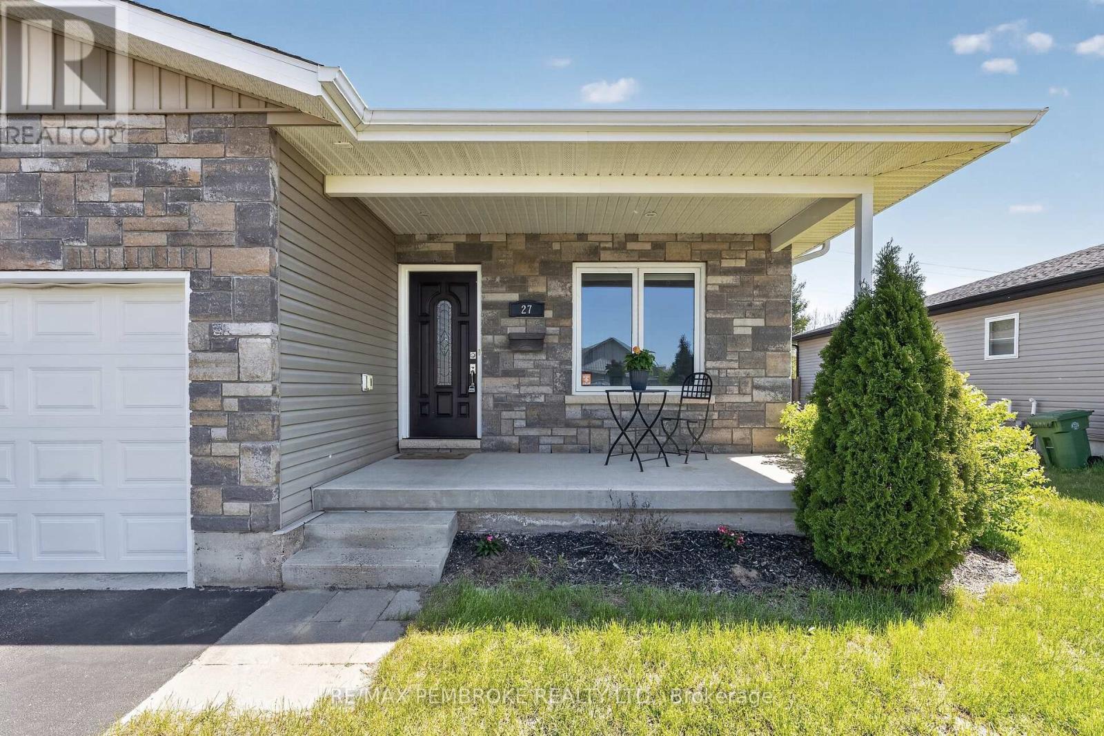 27 Noble Crescent, Petawawa, Ontario  K8H 0G1 - Photo 3 - X13182006