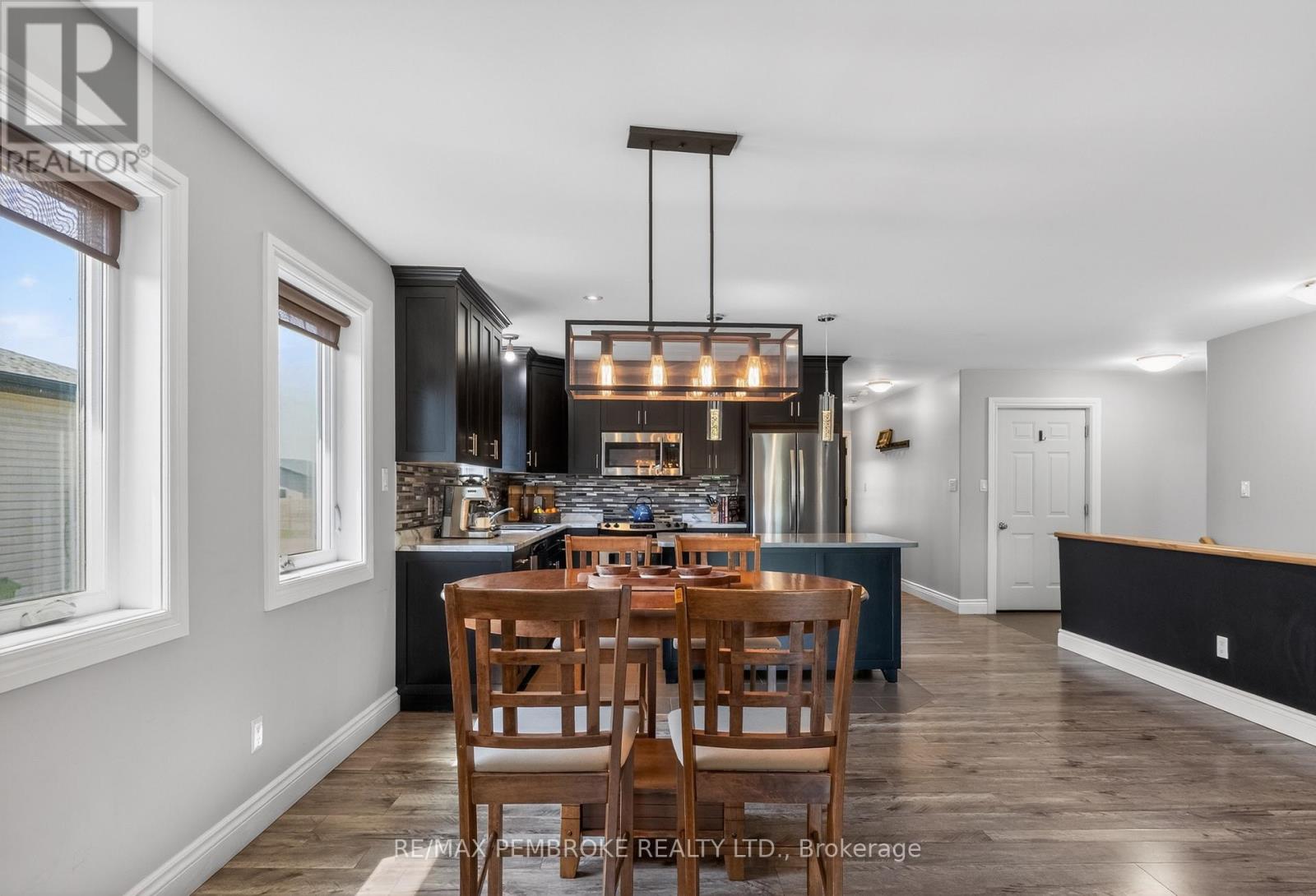 27 Noble Crescent, Petawawa, Ontario  K8H 0G1 - Photo 5 - X13182006