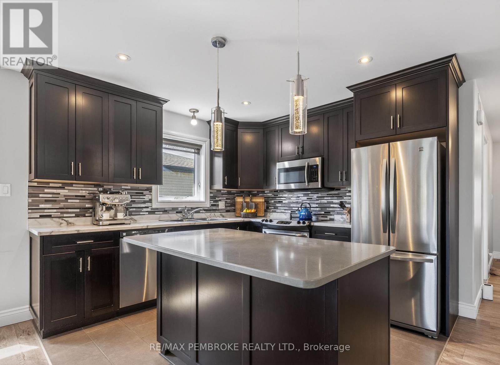 27 Noble Crescent, Petawawa, Ontario  K8H 0G1 - Photo 7 - X13182006