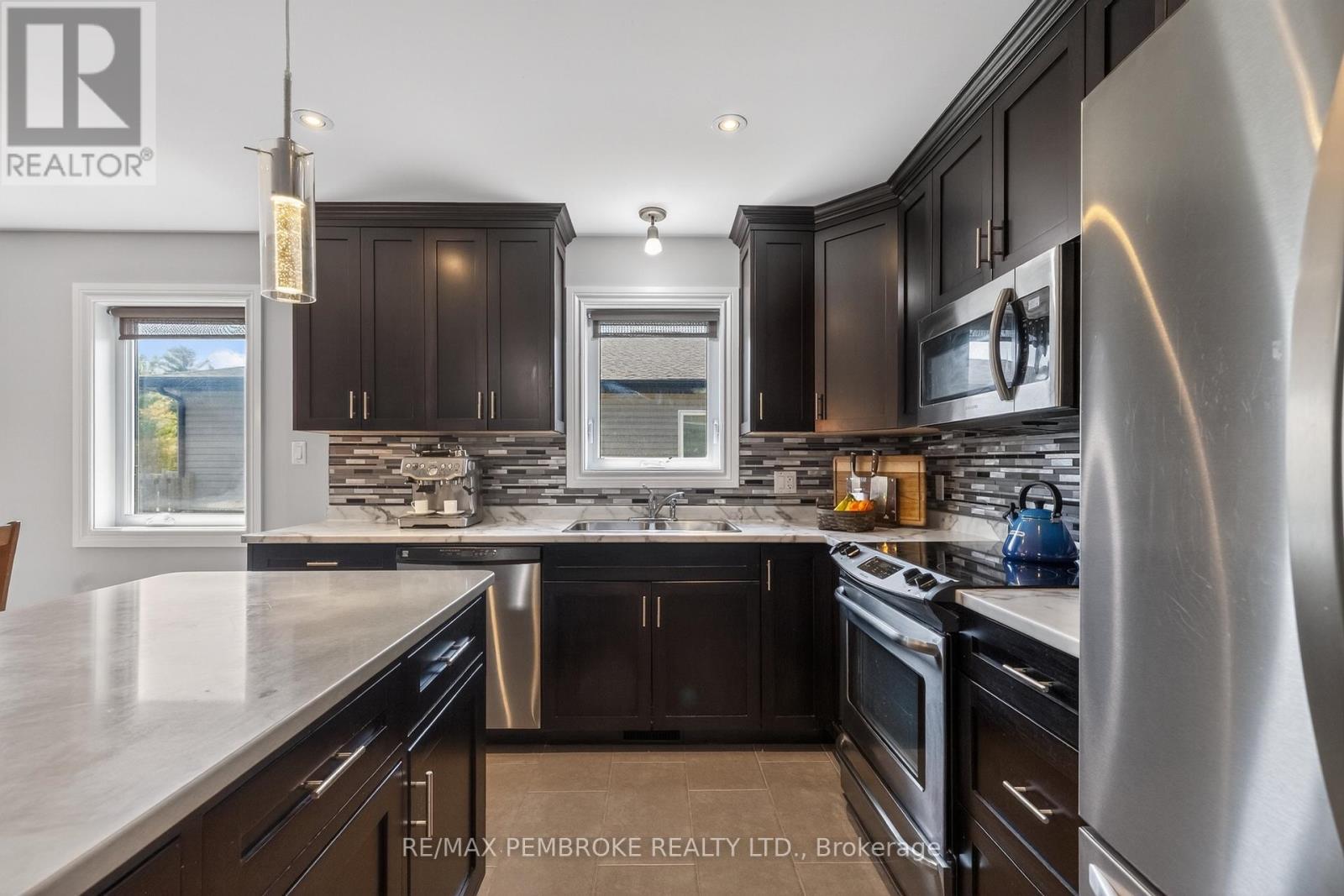 27 Noble Crescent, Petawawa, Ontario  K8H 0G1 - Photo 8 - X13182006