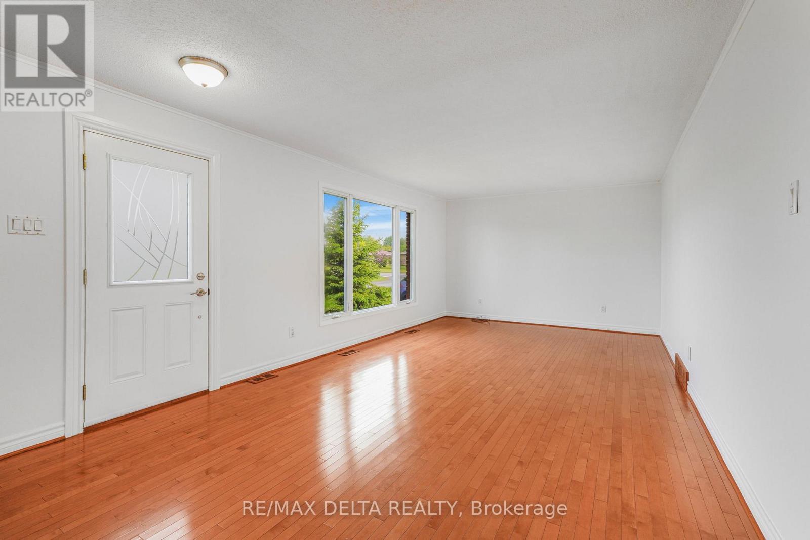 2022 Patricia Street, Clarence-Rockland, Ontario  K4K 1C1 - Photo 3 - X13182198