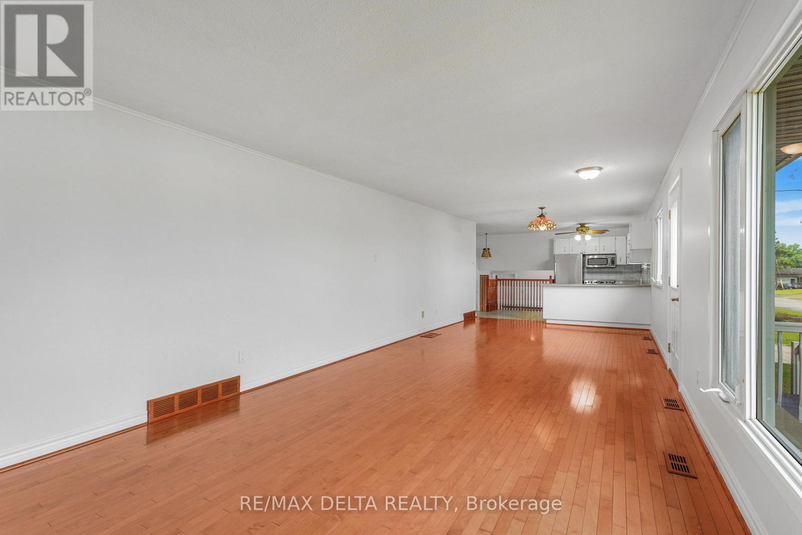 2022 Patricia Street, Clarence-Rockland, Ontario  K4K 1C1 - Photo 5 - X13182198