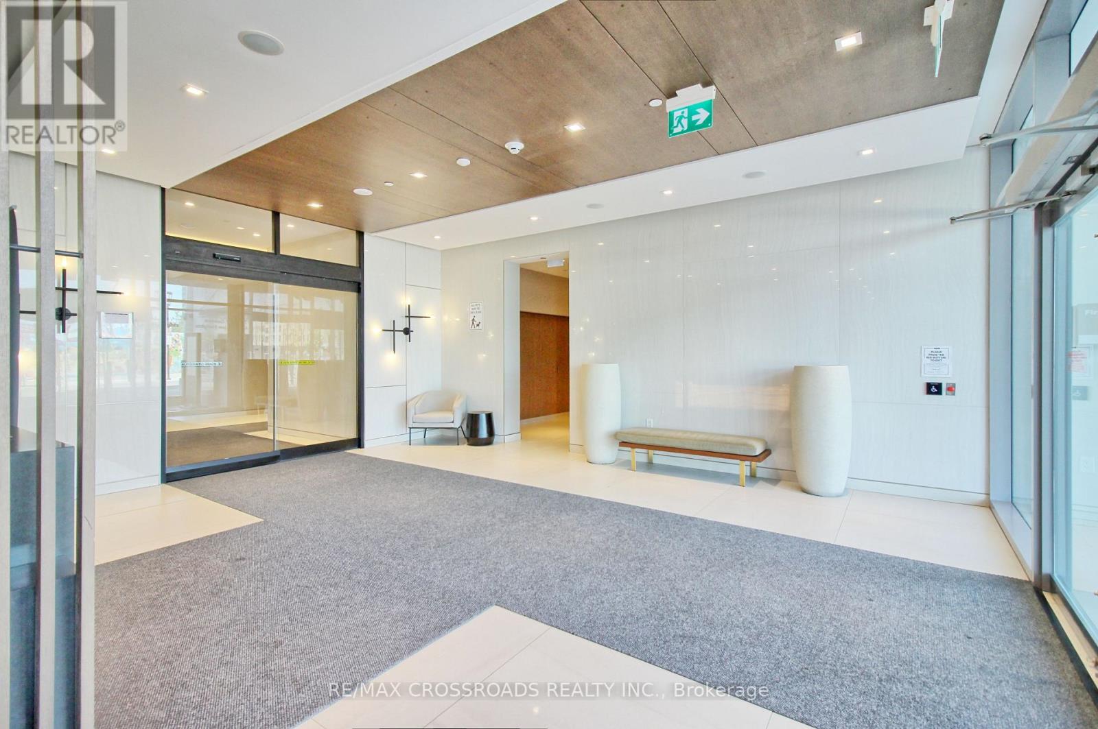 N1808 - 7 Golden Lion Heights, Toronto, Ontario  M2M 0C1 - Photo 2 - C13181772