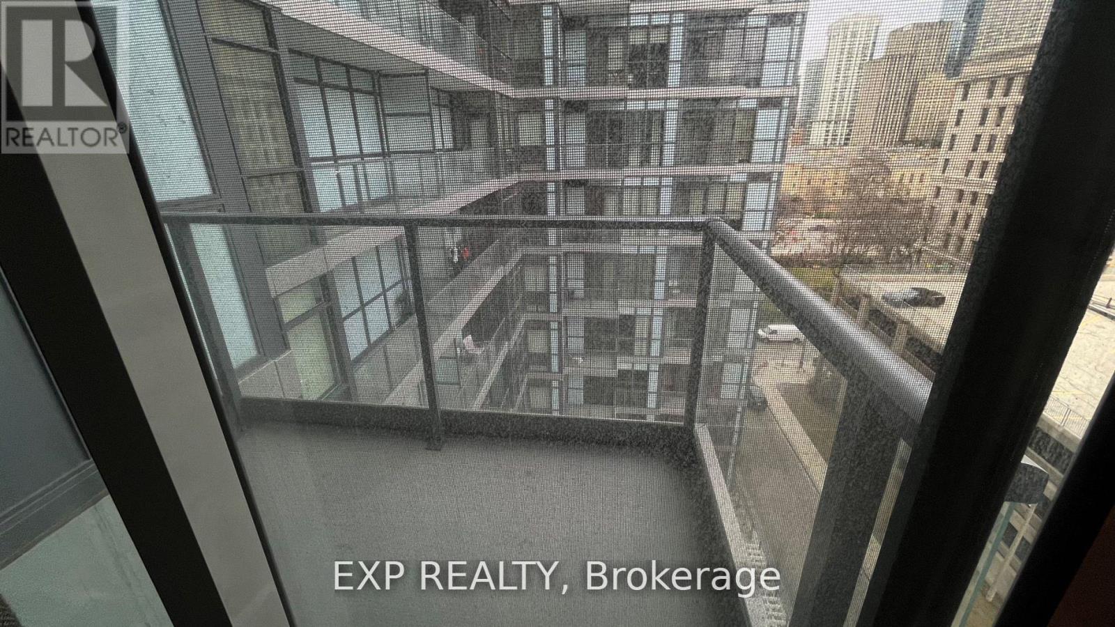 902 - 210 SIMCOE STREET, Toronto, Ontario
