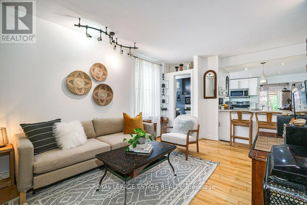 158 WAVERLEY ROAD, Toronto, Ontario