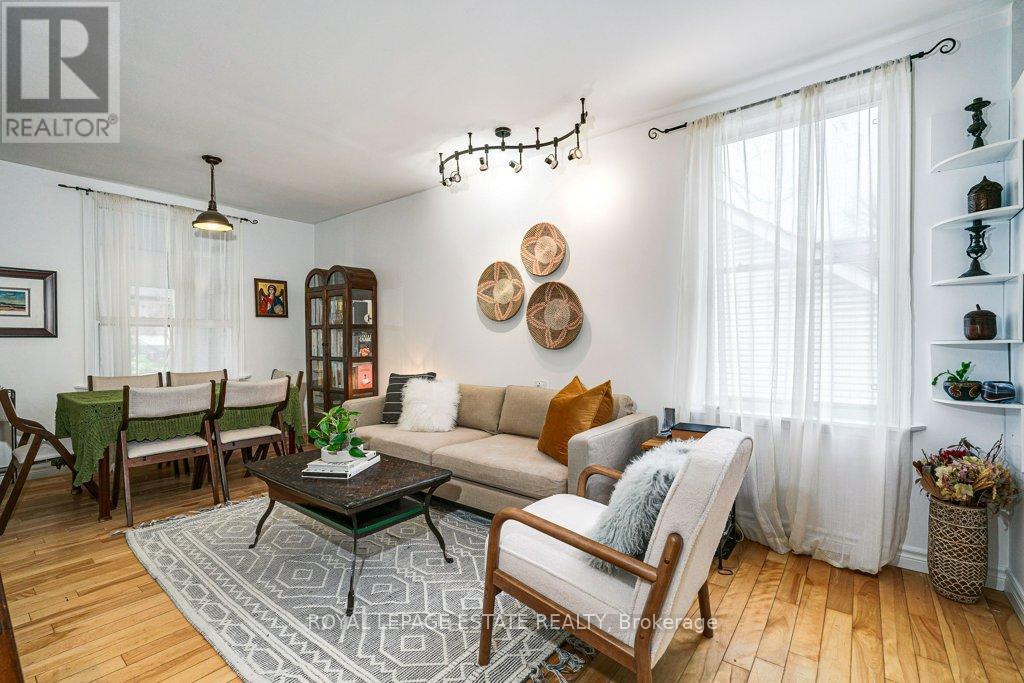 158 Waverley Road, Toronto, Ontario  M4L 3T3 - Photo 7 - E13181854