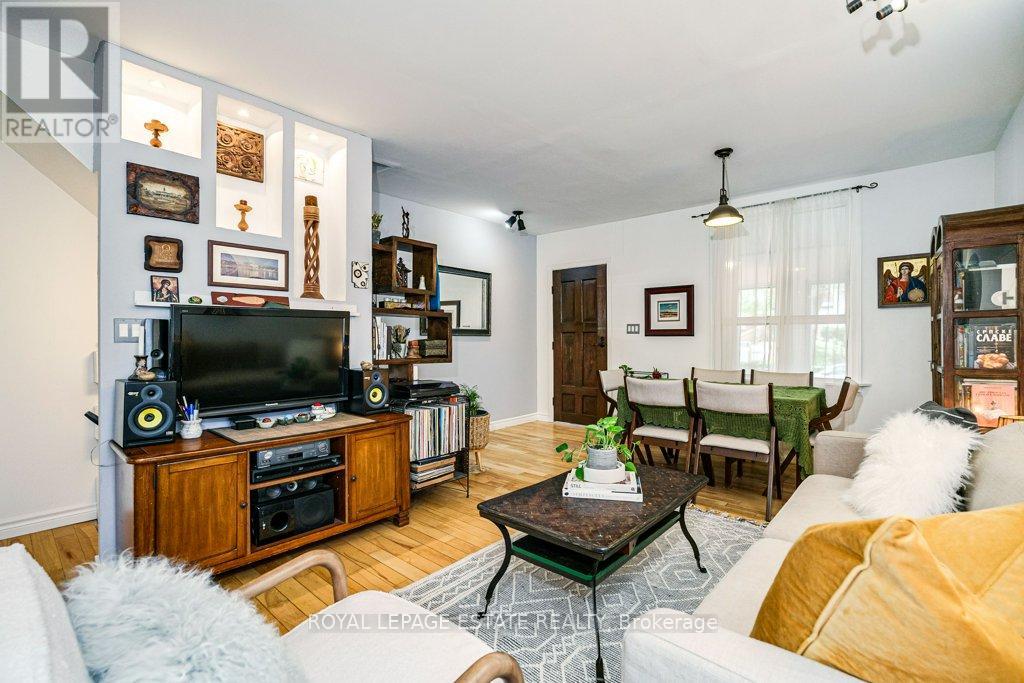 158 Waverley Road, Toronto, Ontario  M4L 3T3 - Photo 8 - E13181854